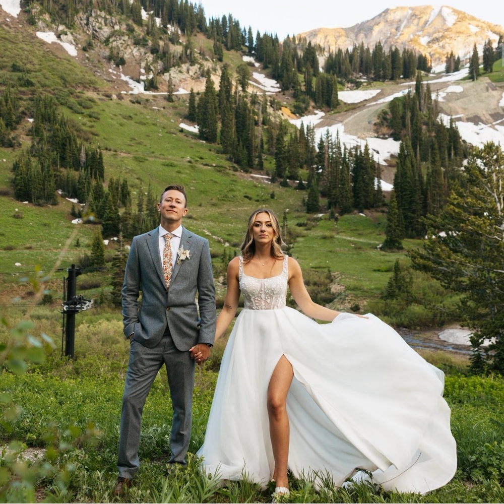 Made with Love | Huxley Flowy Wedding Dress | Size 10